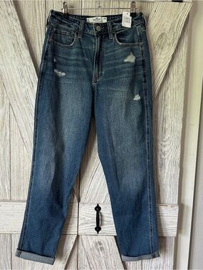 NWT Hollister Curvy Ultra High Rise Mom Jean Sz 28R